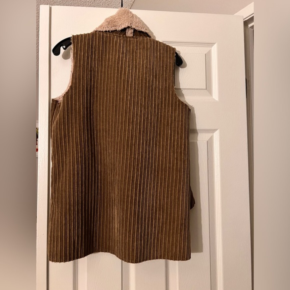 Wet Seal vest - Picture 3 of 7